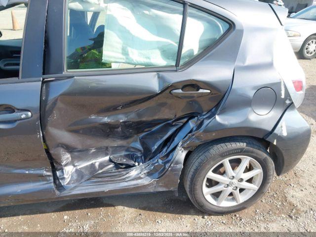 Toyota Prius c Three Image 10