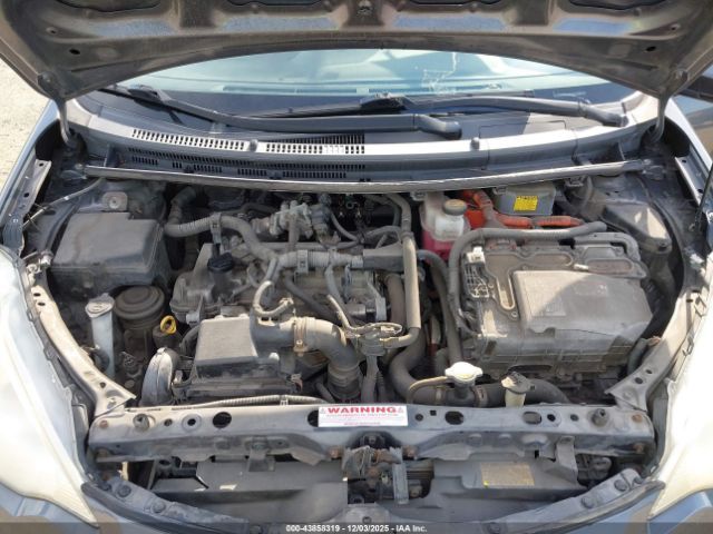 Toyota Prius c Three Image 9