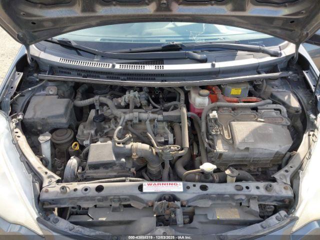 Toyota Prius c Three Image 9