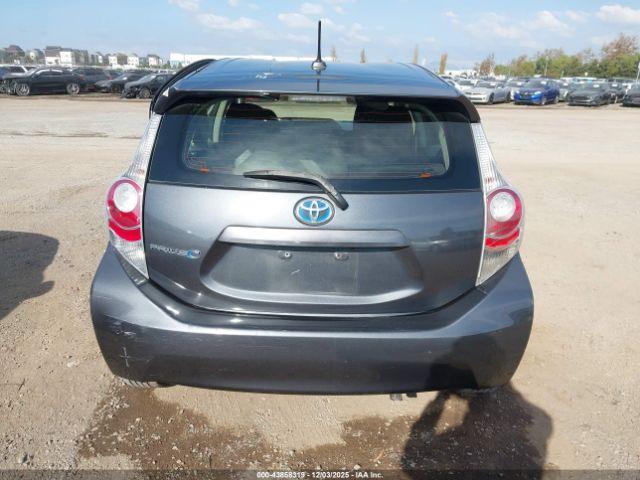Toyota Prius c Three Image 15