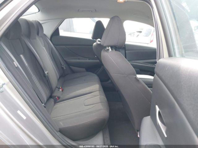 Hyundai ELANTRA Sel Image 9