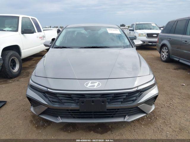 Hyundai ELANTRA Sel Image 3