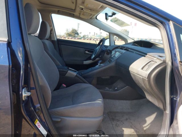 Toyota Prius Three Image 4