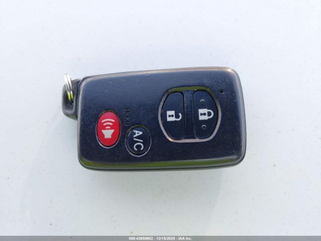 Toyota Prius Three Image 16