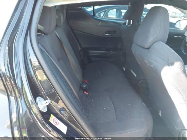 Toyota C-HR Xle Premium Image 4