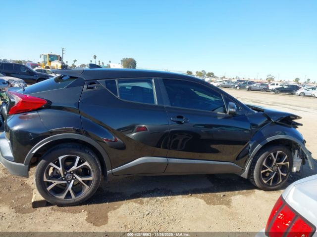 Toyota C-HR Xle Premium Image 11