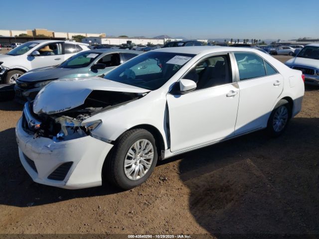 Toyota Camry Le Image 4