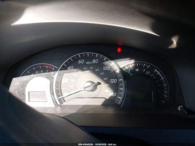 Toyota Camry Le Image 6