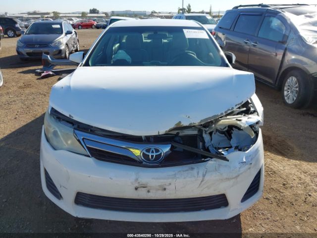 Toyota Camry Le Image 9