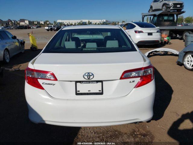 Toyota Camry Le Image 11