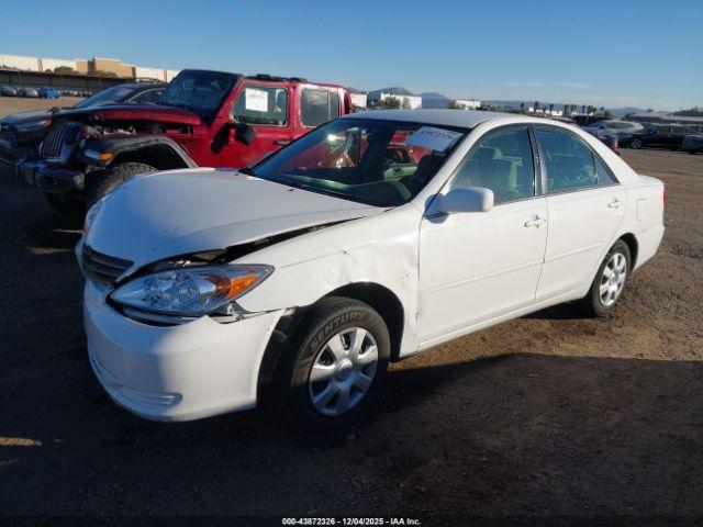 Toyota Camry Le Image 2