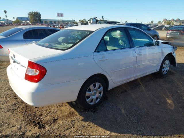 Toyota Camry Le Image 3