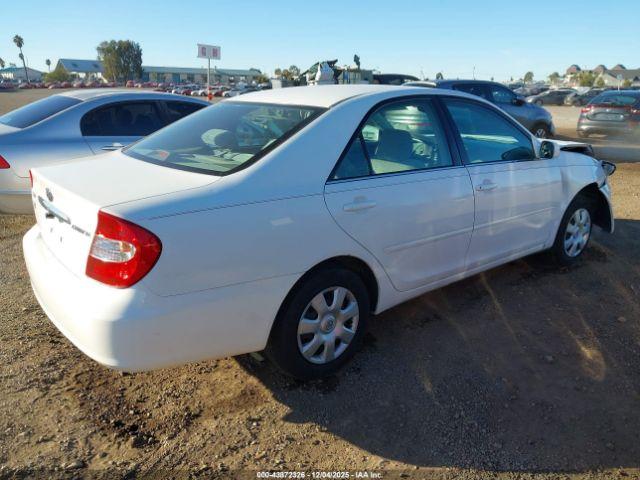 Toyota Camry Le Image 3