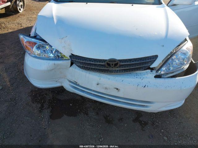 Toyota Camry Le Image 4