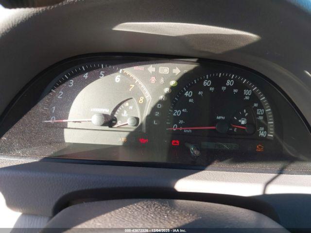 Toyota Camry Le Image 5