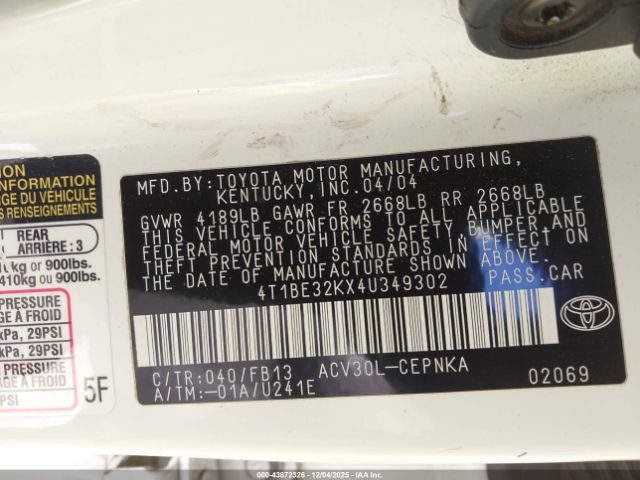 Toyota Camry Le Image 9