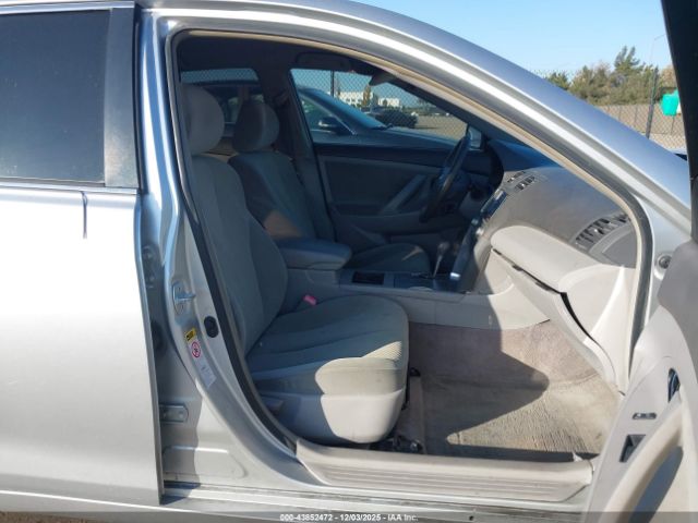 Toyota Camry Image 16