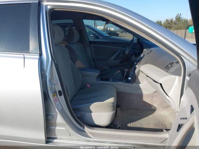 Toyota Camry Image 16