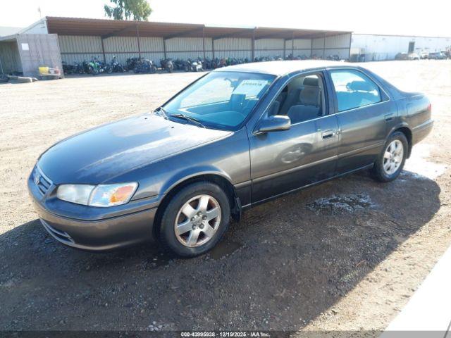 Toyota Camry Le Image 4