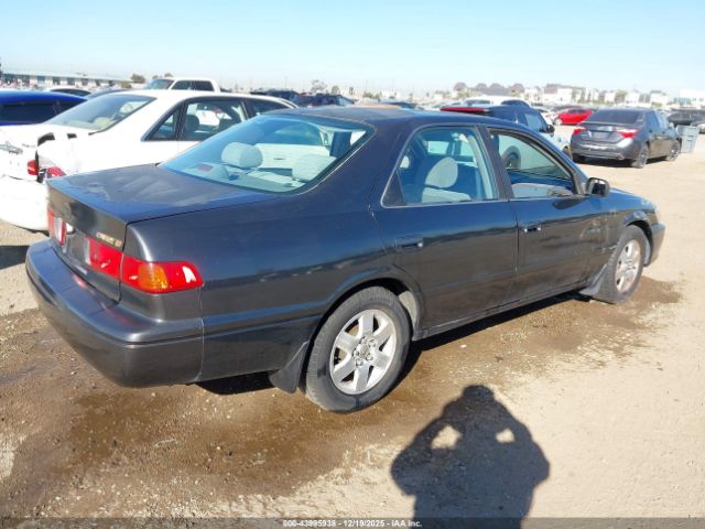 Toyota Camry Le Image 9