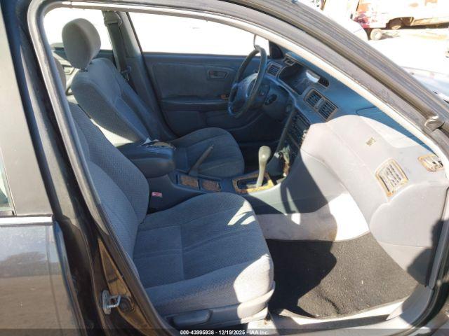 Toyota Camry Le Image 8