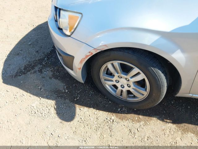 Chevrolet Sonic Lt Auto Image 4