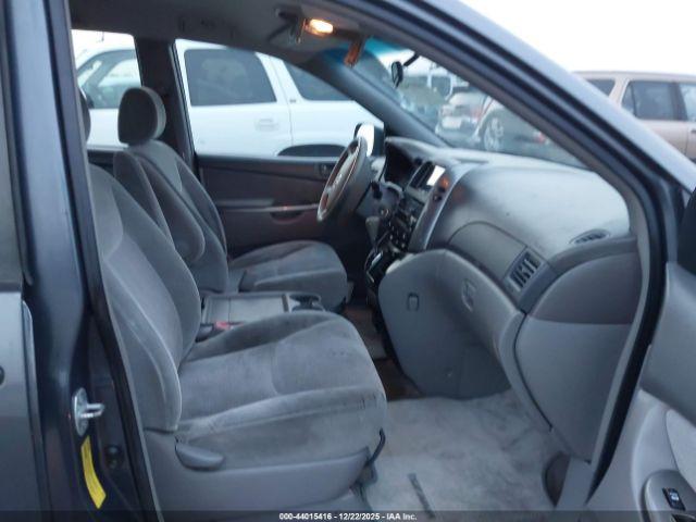 Toyota Sienna Ce Image 4