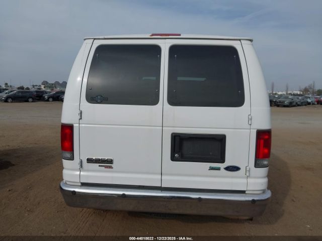 Ford E-350 Xlt Image 13