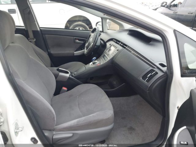 Toyota Prius Two Image 14