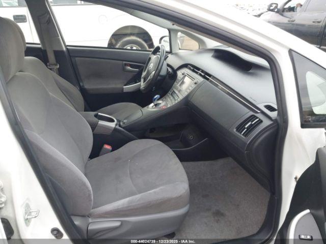 Toyota Prius Two Image 14