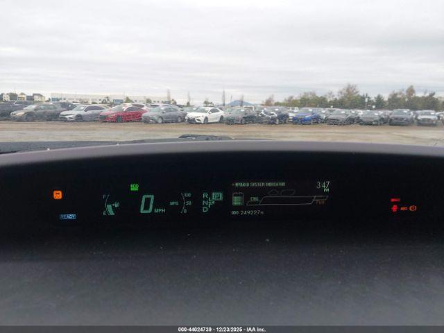 Toyota Prius Two Image 13