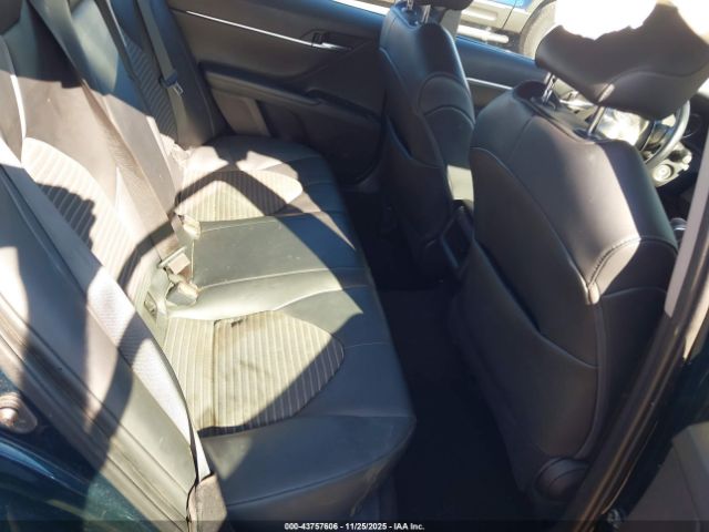 Toyota Camry Se Image 8