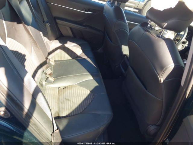 Toyota Camry Se Image 8