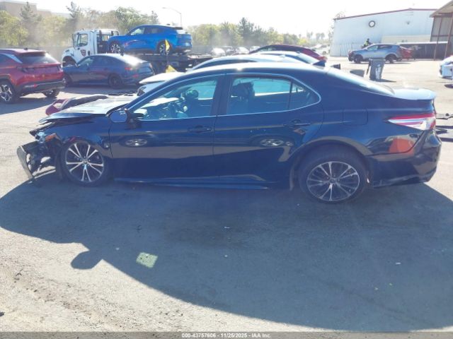 Toyota Camry Se Image 11