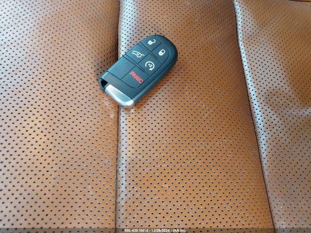 Jeep Grand Cherokee Srt8 Image 6