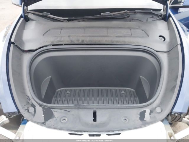 Tesla Model Y Long Range Dual Motor All-wheel Drive Image 14