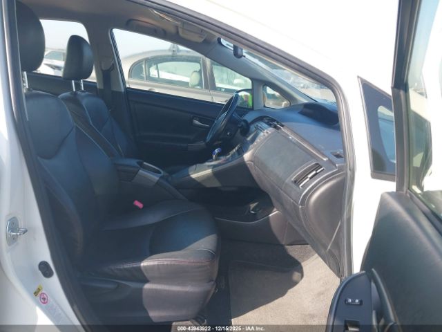 Toyota Prius Three Se Image 7