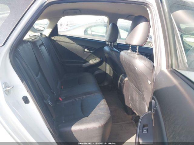 Toyota Prius Three Se Image 6