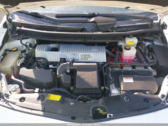 Toyota Prius Three Se Image 10