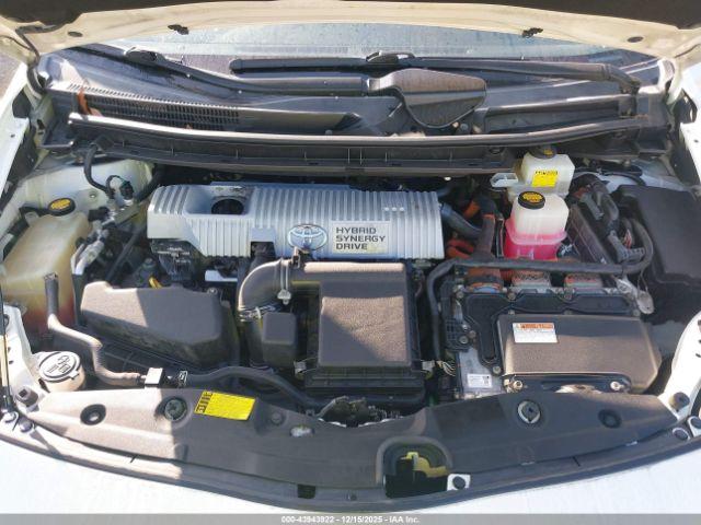 Toyota Prius Three Se Image 10