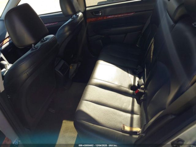 Subaru Outback 2.5i Limited Image 6