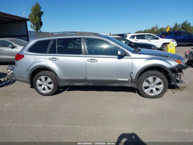 Subaru Outback 2.5i Limited Image 10