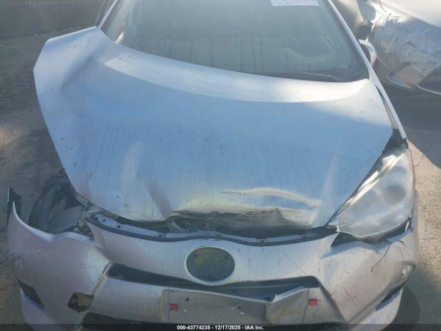 Toyota Prius c Three Image 3