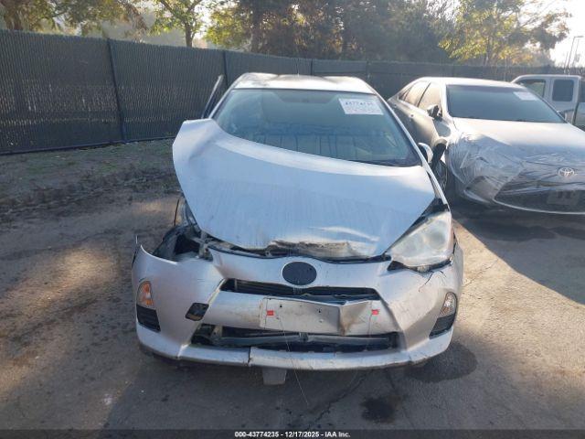 Toyota Prius c Three Image 7