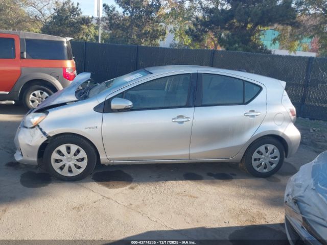 Toyota Prius c Three Image 16