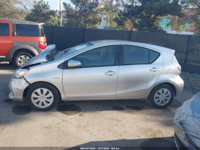 Toyota Prius c Three Image 16