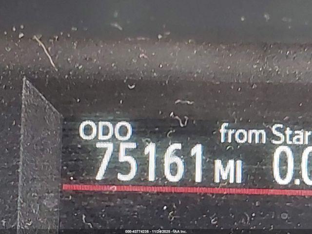 Toyota Prius c Three Image 15