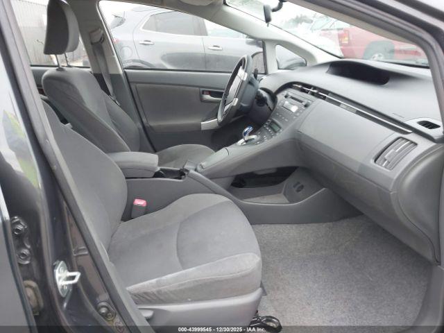 Toyota Prius Two Image 11