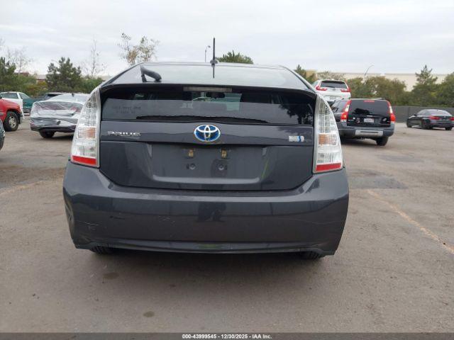 Toyota Prius Two Image 4