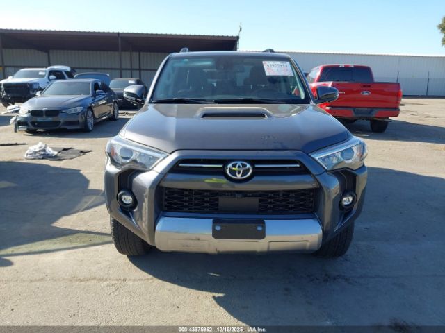 Toyota 4Runner Trd Off Road Premium Image 13